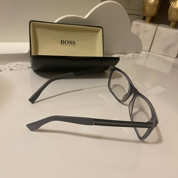 Boss orange eyeglass gray and silver flexible frames.no damage. Good conditions - Picture 9 of 13